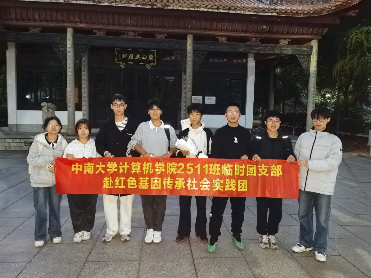 忠烈祠前合照